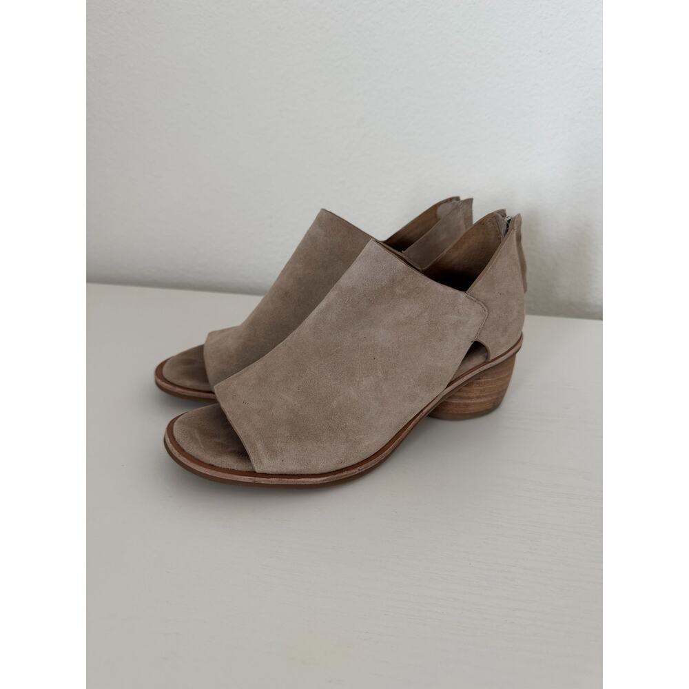 Sofft Womens Carleigh Peep Toe Bootie Leather Wood Block Size 7